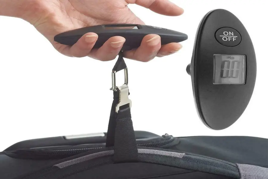 measuring luggage weight with a scale original