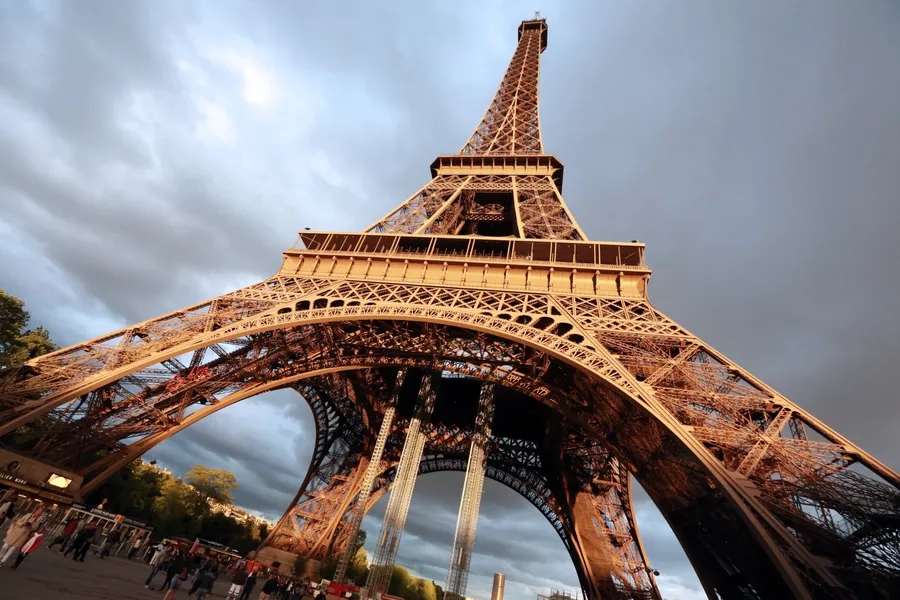 eiffel tower guide base